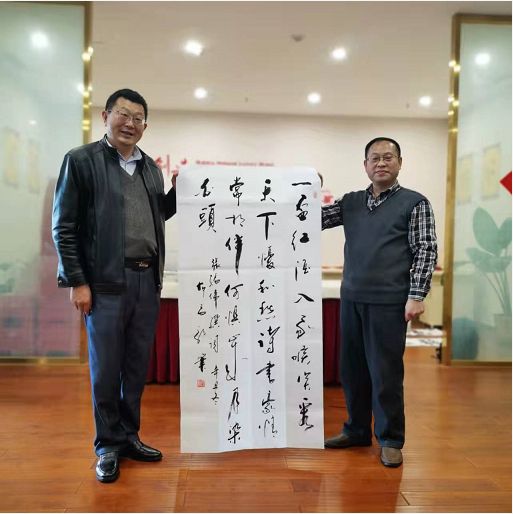 西部兰亭诗书画院首届会员泼墨迎新年会 翰墨飘香迎新春，文化交流暖意浓